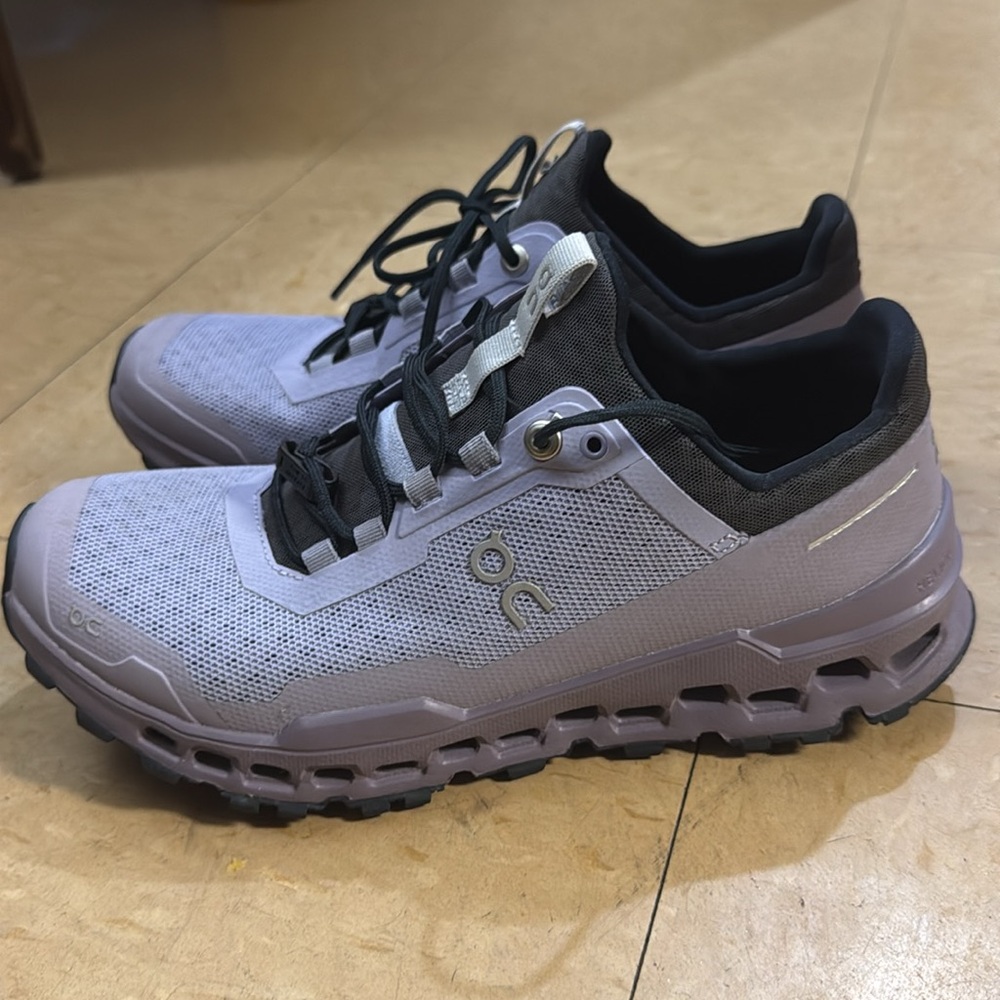 On Running Women's Athletic Shoes - Gray and Black